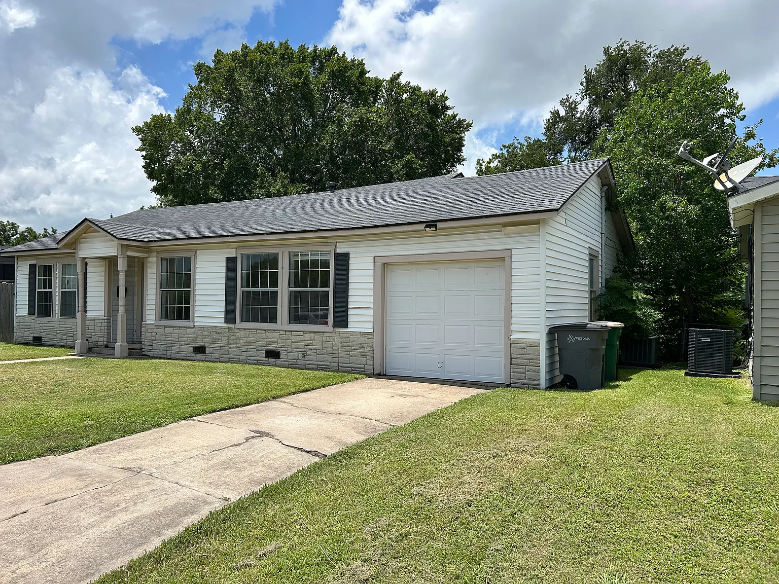 3 bed, 1194 sqft, $1,500 — Photo 2
