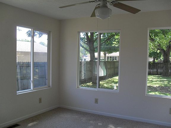 4th image of 3921 Penbrook Ln