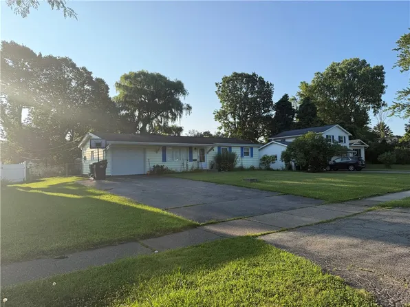 41 Grecian Pkwy, Rochester, NY 14626