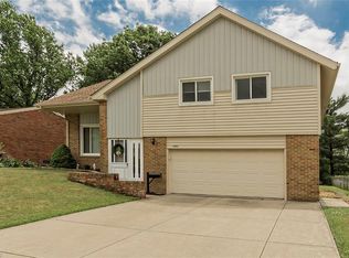 6105 Hollywood Dr, Parma, OH 44129