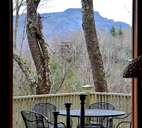 4th image of 1015 Devils Lake Dr