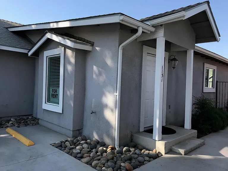 1131 Tulare St — Photo 9
