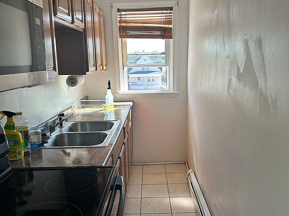 2nd image of 101 Linwood Ave Floor 2