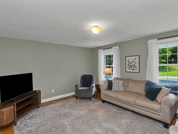5th image of 28 Sullivan Blvd #A