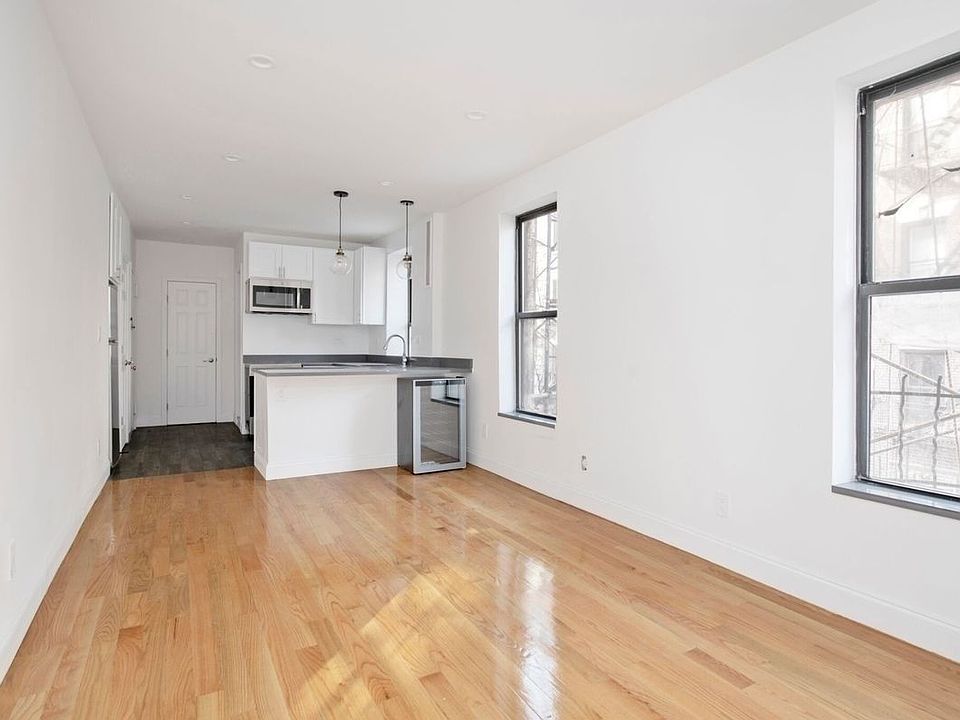 1st image of 29 Bedford St #8