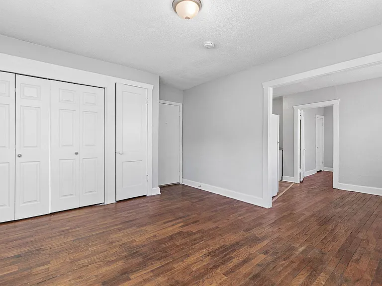 3933 Charlotte St — Photo 30