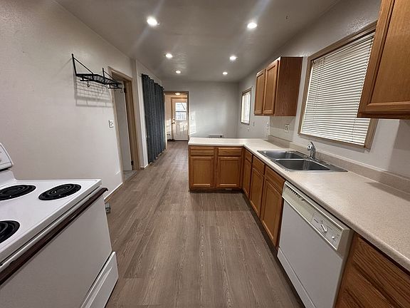 5th image of 1505 Cornell St