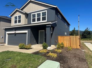 2932 W St, Springfield, OR 97477