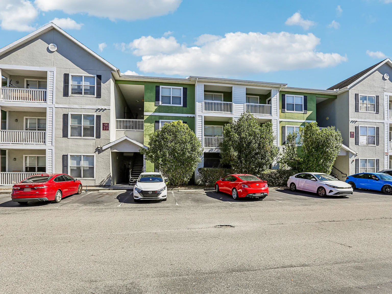 The Arbor Walk Apartments — Photo 2
