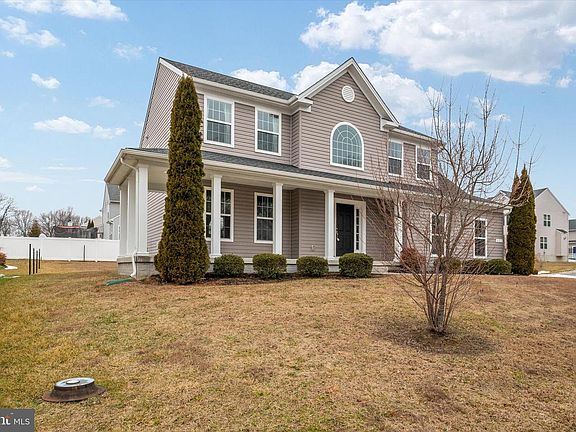 5th image of 422 N Brook Dr