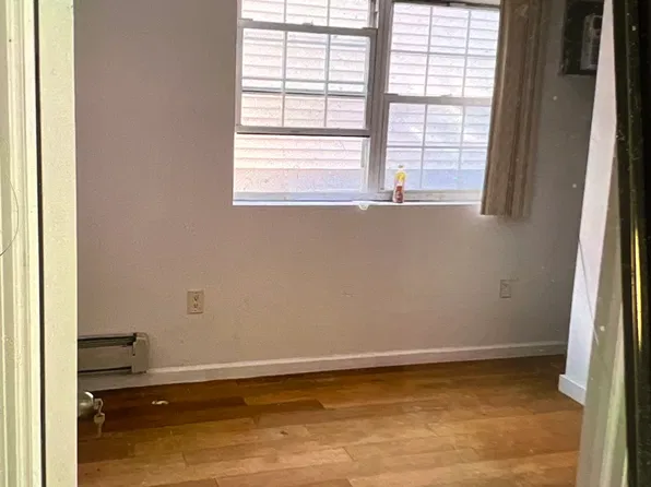 (undisclosed Address), College Pt, NY 11356