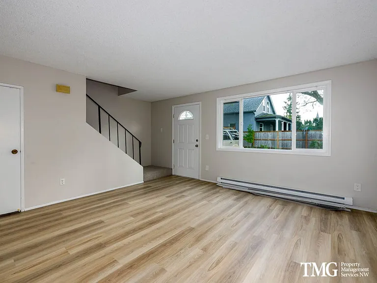 Brentwood Apartments — Photo 13