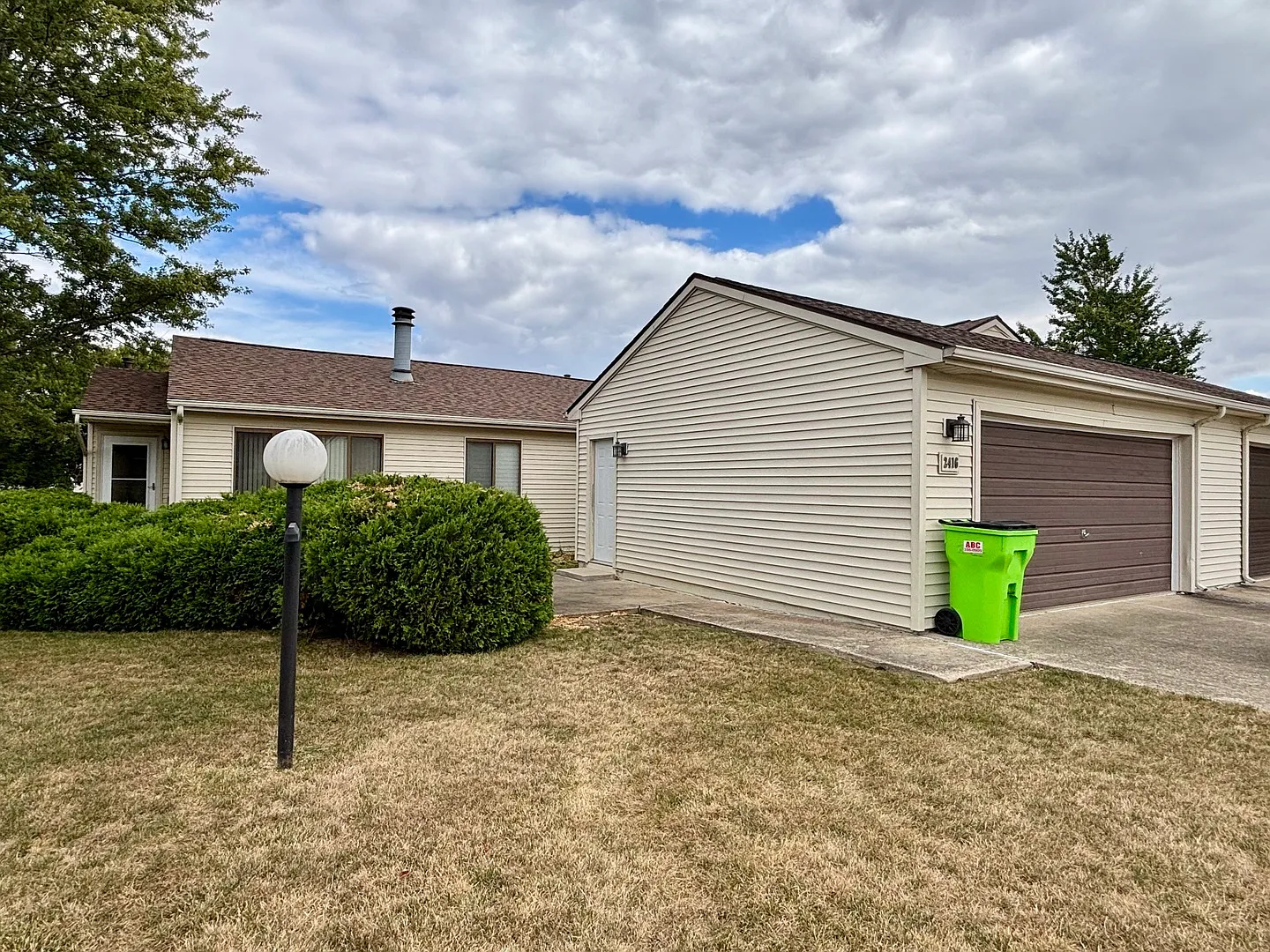 2416 Heritage Dr photo 1