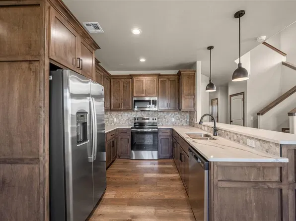 310 6th St, Elgin, OK 73538