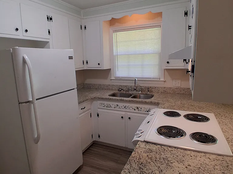 103 Robin St — Photo 8