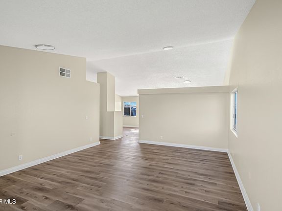 5th image of 1048 Sequoia Ln