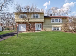 11 Crescent St, Selden, NY 11784