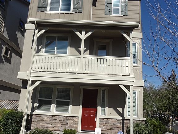 3rd image of 7068 N Mariposa Ct