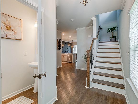 4th image of 1038 Ashcroft Cir