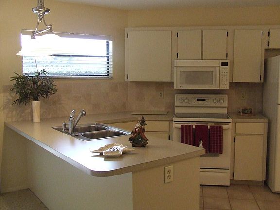 Kitchen - Updated New Stainless Appliances