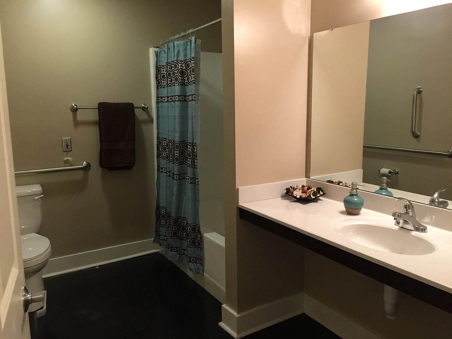 Highland Memorial Apartments — Photo 4