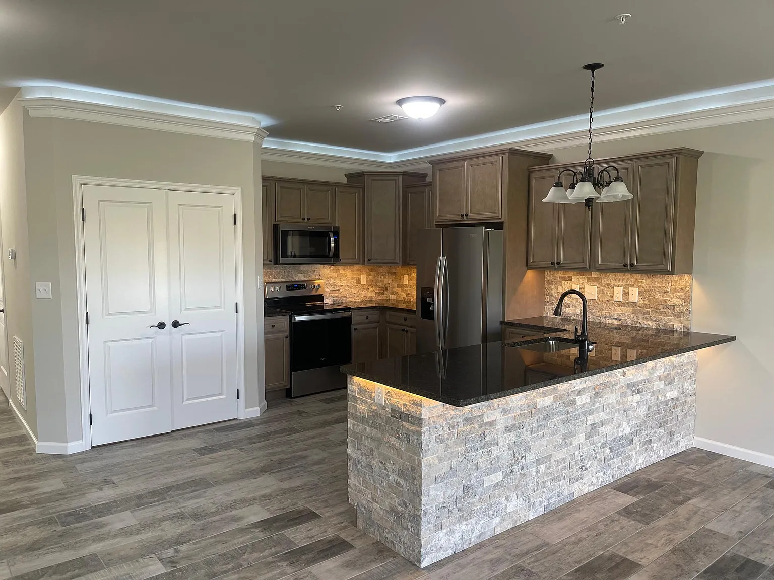 3 bed, 2.5 bath, 1900 sqft, $2,295 — Photo 3
