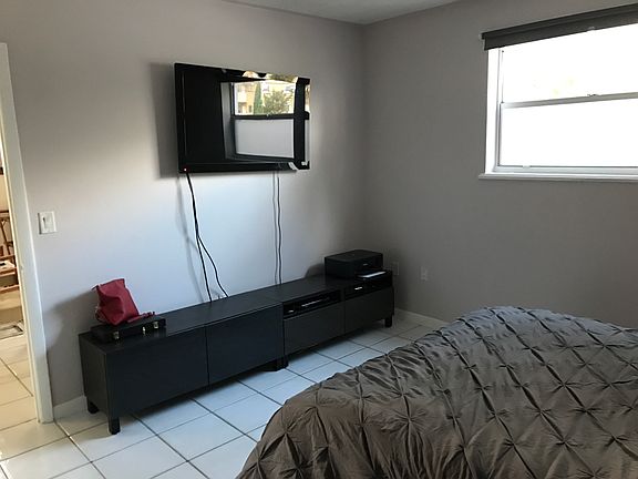 5th image of 3052 SW 27th Ave #100