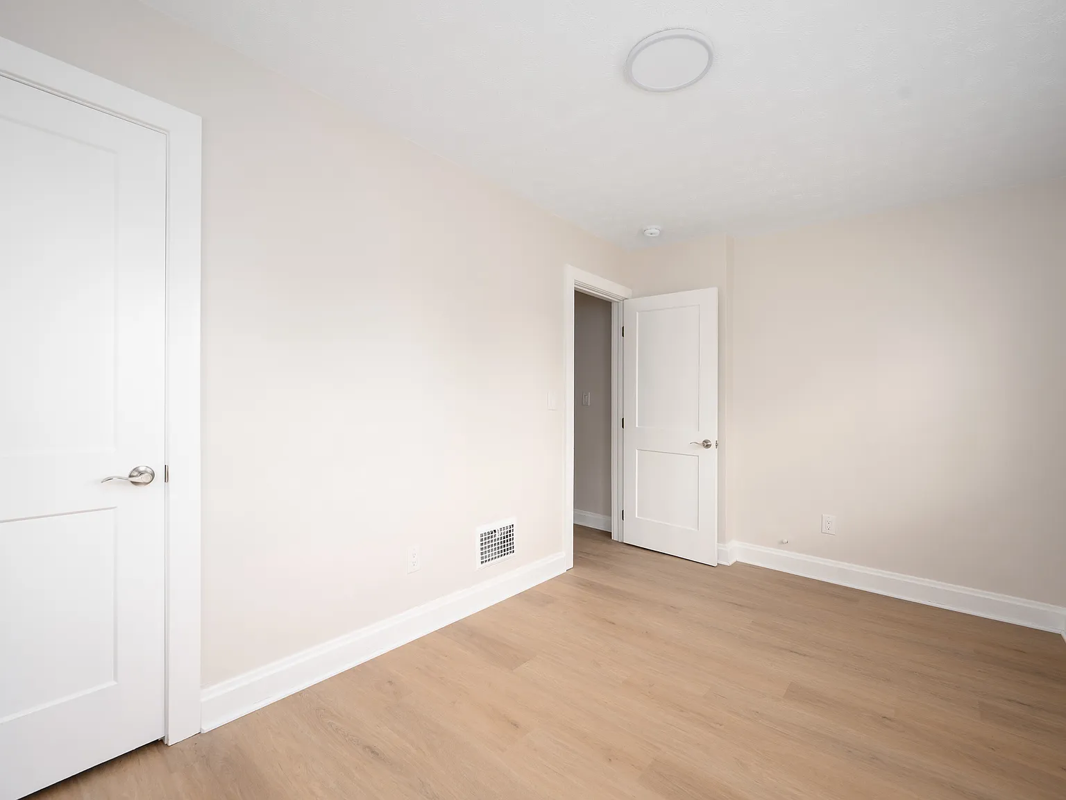 3 bed, 1000 sqft, $1,450 — Photo 4