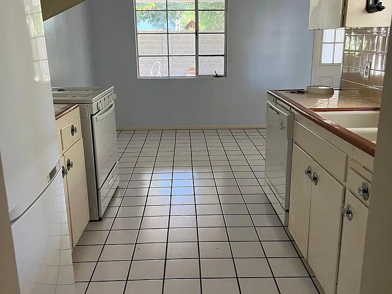 4239 E Flower St — Photo 12