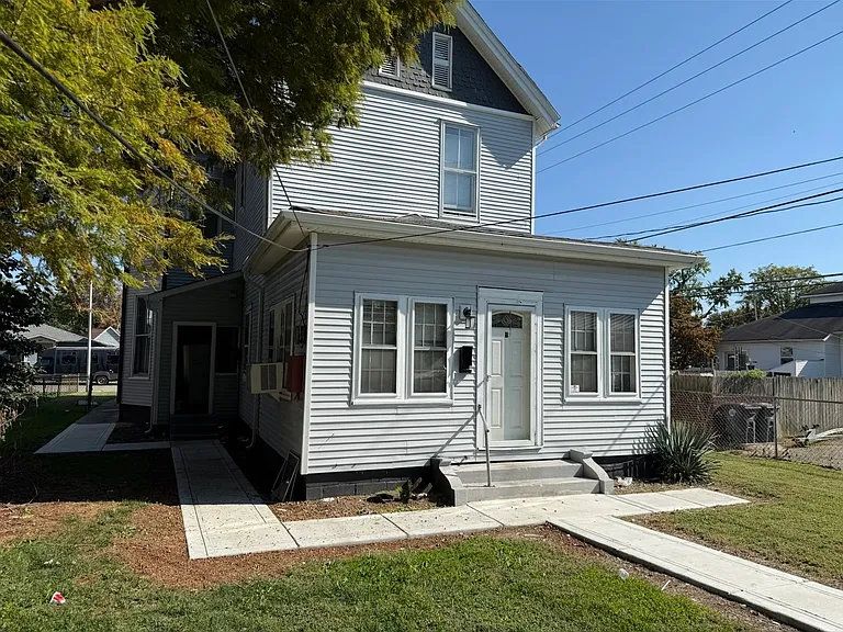 931 SE 8th St #C — Photo 5