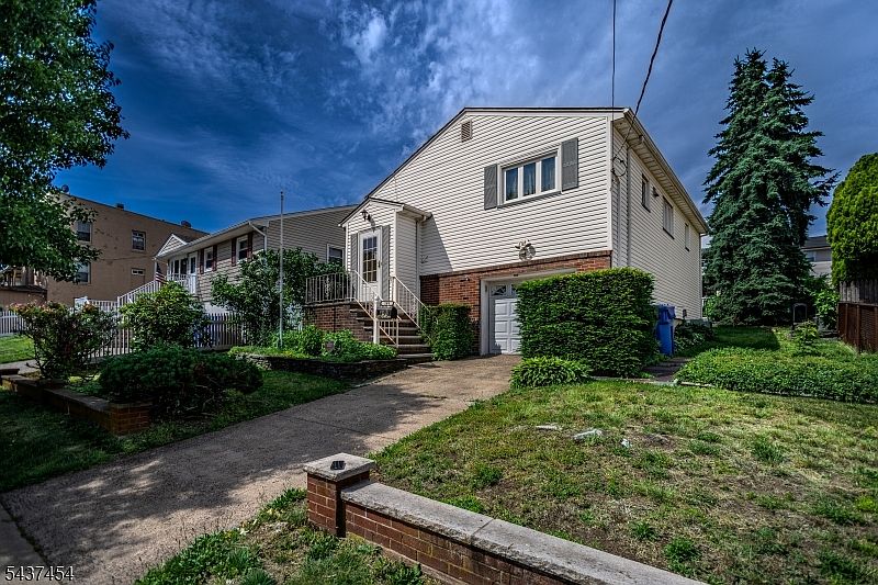 1st image of 149 Strawberry Hill Ave