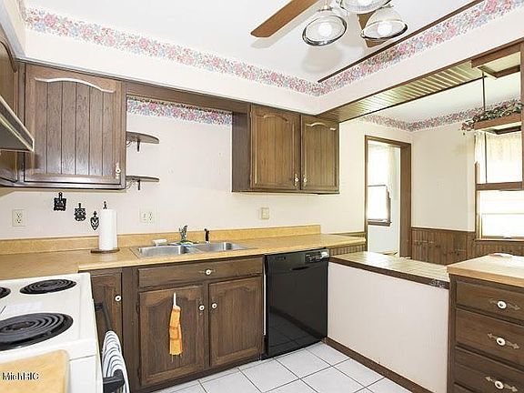 5th image of 4303 Pine Knoll Ave