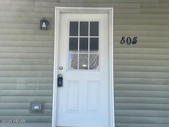 3rd image of 805 Poplar St