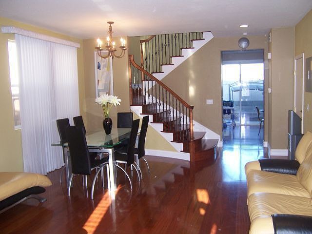 2nd image of 1078 Azalea Ln