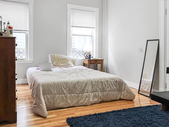 5th image of 35 1/2 Essex St #1
