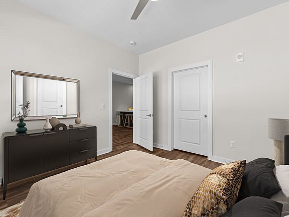 3rd image of 801 12th Ave N #112