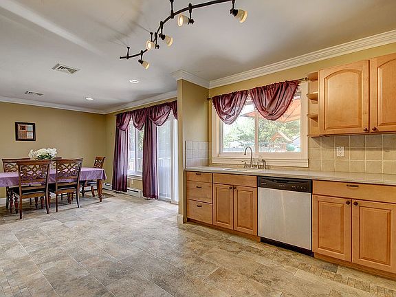 4th image of 70 Sequoia Dr
