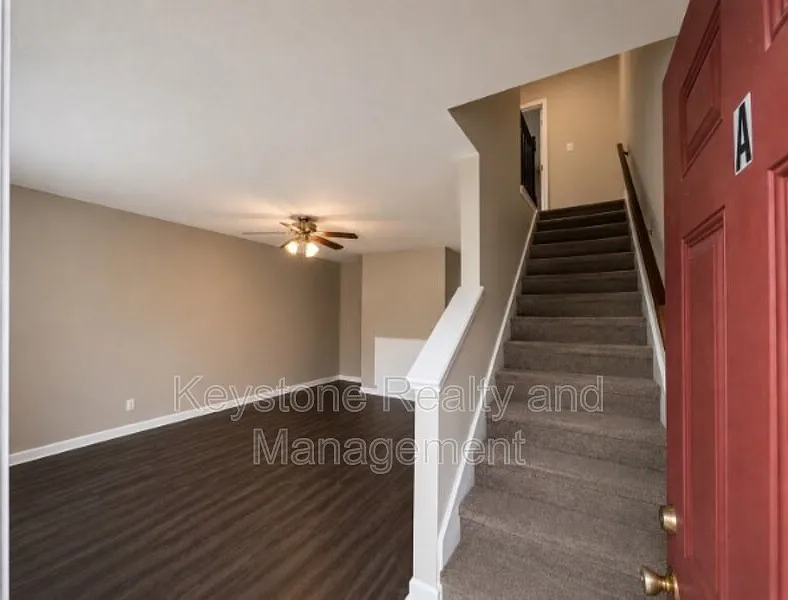 2 bed, 1.5 bath, 1035 sqft, $850 — Photo 2
