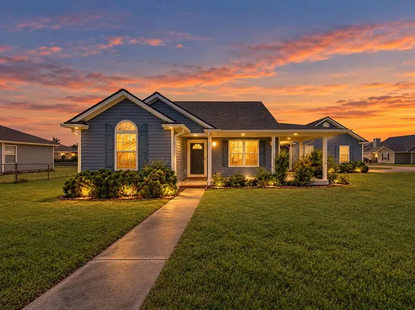 22 Oak St, Ray City, GA 31645