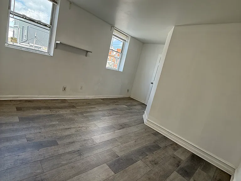 1146 S 9th St — Photo 16