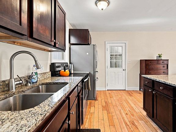 3rd image of 43A Summer Street