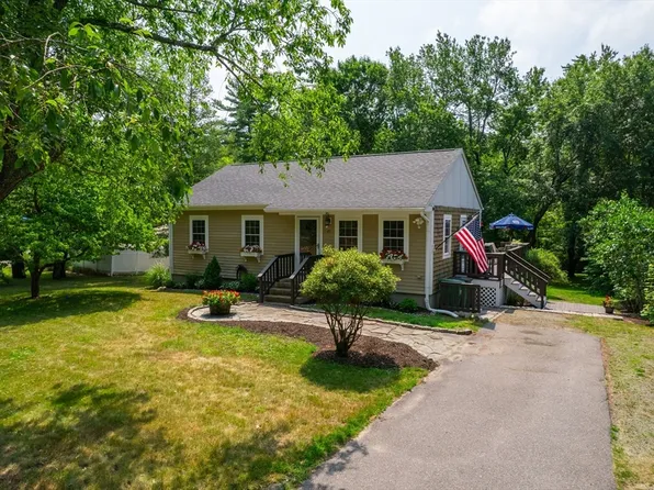 43 Pleasant St, Pembroke, MA 02359
