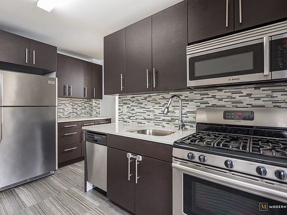 2nd image of 2534 Crescent St APT 4K
