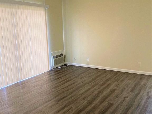 4th image of 3440 Pacific Ave APT 8
