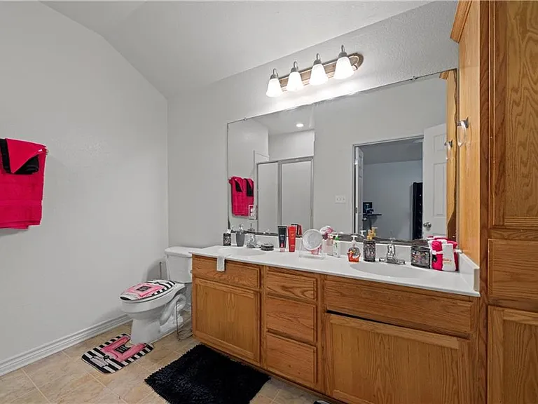860 N Lacy Dr — Photo 7