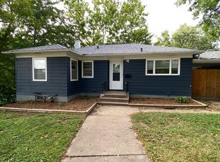 18 Crestwood Ter, Davenport, IA 52803