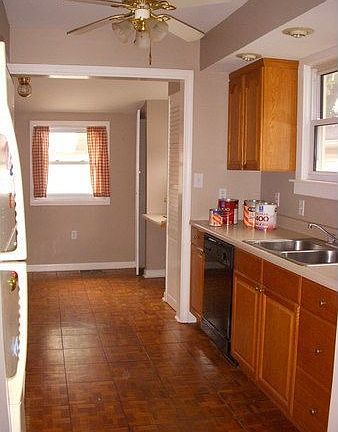 Kitchen looking toward breakfast area