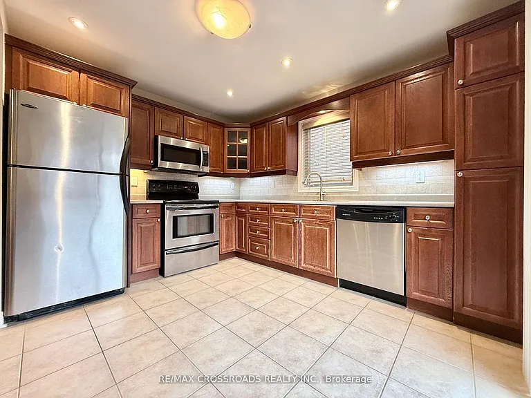 158 Gail Parks Cres — Photo 4