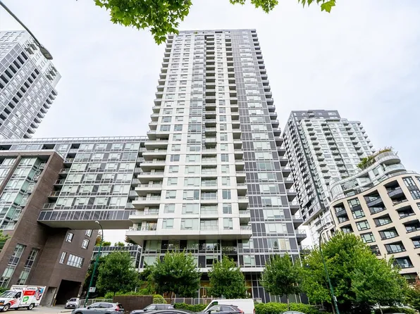 5515 Boundary Rd #1806, Vancouver, BC V5R 0E3