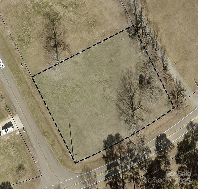 1st image of 102 Heatherton Ln